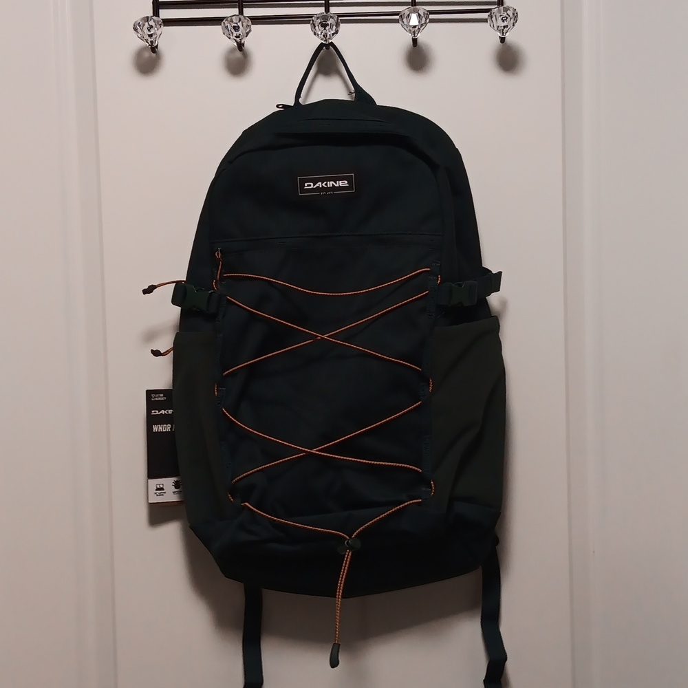 NWT Dakine 25L WNDR Backpack